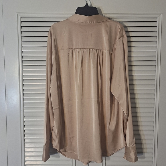 NWT Torrid Madison Satin Button-Up Long Sleeve Shirt Size 1X 14-16 - Picture 8 of 9